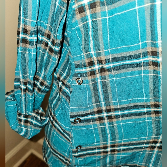 Maurices size 0 plaid button-down blue and black - Picture 3 of 4